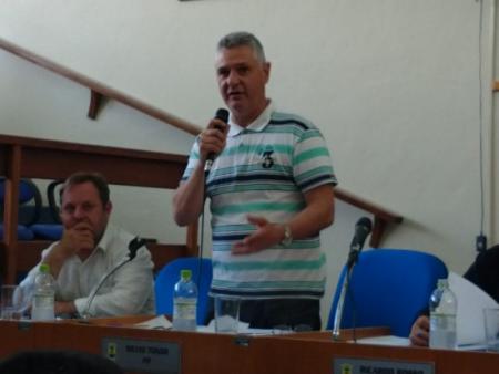 Vereador solicita Legislação que regulamente o abandono de veículos