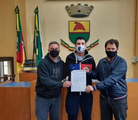 Vereador concede homenagem a jogador Caçapavano