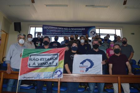 Câmara de Vereadores recebe representantes do Sindiágua e servidores da Corsan