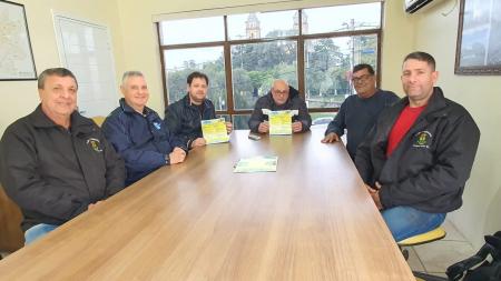 Legislativo recebe convite para seminário sobre o cultivo de Oliveiras