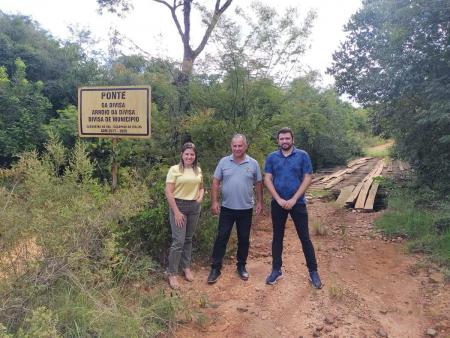 Projeto para a reconstrução da ponte que liga Caçapava a Cachoeira 