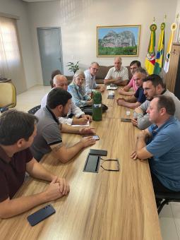 Vereadores se reúnem com Executivo para tratar sobre projetos e pavimentações