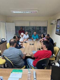 Secretário de Educação discute melhorias em escolas e ginásio com vereadores Secretário de Educação discute melhorias em escolas e ginásio com vereadores