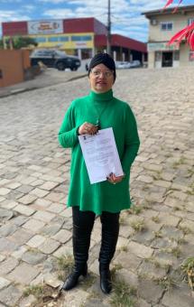 Vereadora visita Rua Retaxerxes e reforça pedido por semáforo