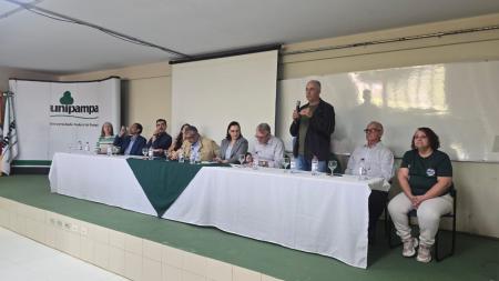 Deputado irá articular obra de pavimentação da Avenida Pedro Anunciação Deputado irá articular obra de pavimentação da Avenida Pedro Anunciação