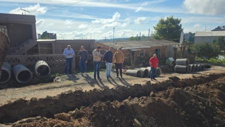 Vereador acompanha início da obra de calçamento na rua Romana Cecchin Vereador acompanha início da obra de calçamento na rua Romana Cecchin