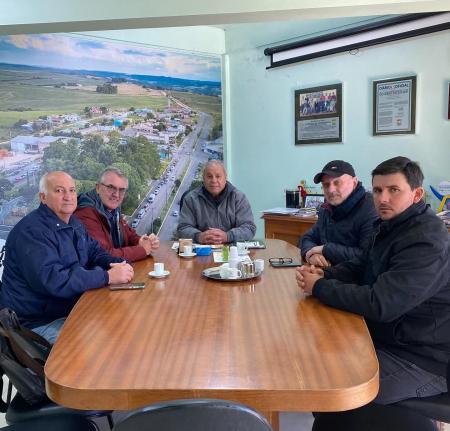 Município busca junto ao Estado a destinação de escavadeira para Caçapava do Sul