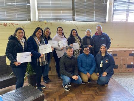 Vereadora entrega aparelhos de ar-condicionado às escolas do município