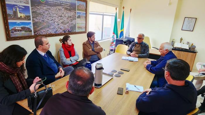 Presidente da Câmara e vereadores participam de reunião com o SIMERS