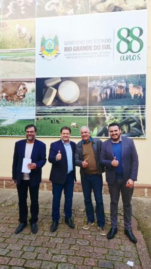 Caçapava participa de assinatura de convênio para reconstrução de estradas 