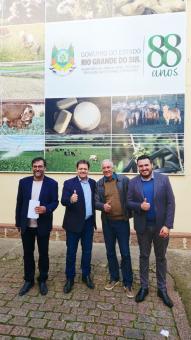 Caçapava participa de assinatura de convênio para reconstrução de estradas Caçapava participa de assinatura de convênio para reconstrução de estradas