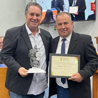 Renato Fernandes recebe o Título de Cidadão Caçapavano em sessão solene na Câmara de Vereadores
