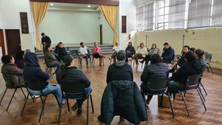 Pais e mães de crianças autistas se reúnem para debater políticas públicas de inclusão