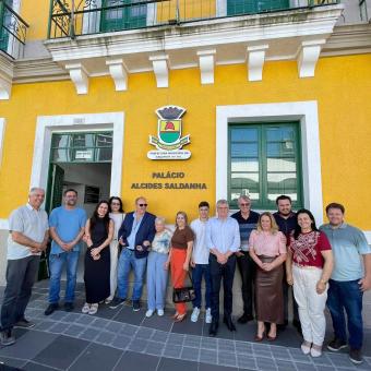 Ato oficial marca a nomeação do Palácio Alcides Saldanha