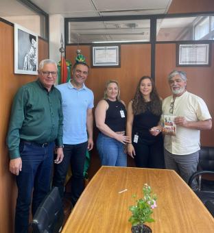 Vereador realiza visita institucional ao gabinete do deputado Luiz Marenco